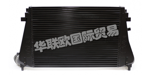 REVO成立于2002年，是汽車后市場行業(yè)的先驅(qū)。REVO軟件和硬件解決方案可以協(xié)調(diào)工作，以釋放引擎的真正潛力。使用最新技術(shù)和設(shè)施在內(nèi)部進(jìn)行設(shè)計，硬件和軟件工程師均在其專業(yè)領(lǐng)域擁有豐富的經(jīng)驗。REVO以提供能夠滿足其客戶要求的高性能并確保使用壽命和可駕駛性為目標(biāo)的產(chǎn)品而感到自豪。下文為您介紹REVO中冷器。